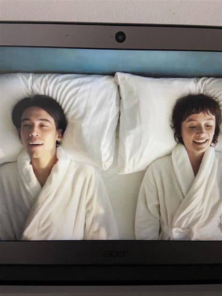Spotted Zac Oyama in a Priceline commercial r/Dimension20