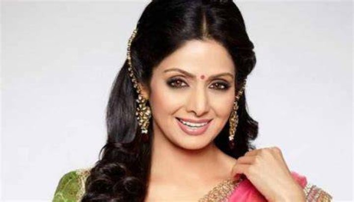 Sridevi's daughter Janhvi thanks Madhuri Dixit for stepping into late