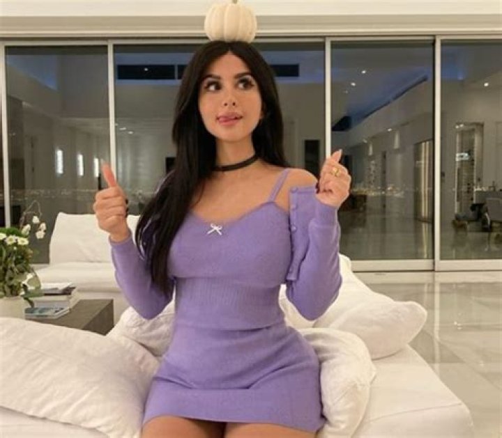 SSSniperWolf Wiki, Height, Weight, Age, Bio, Boyfriend, Net Worth