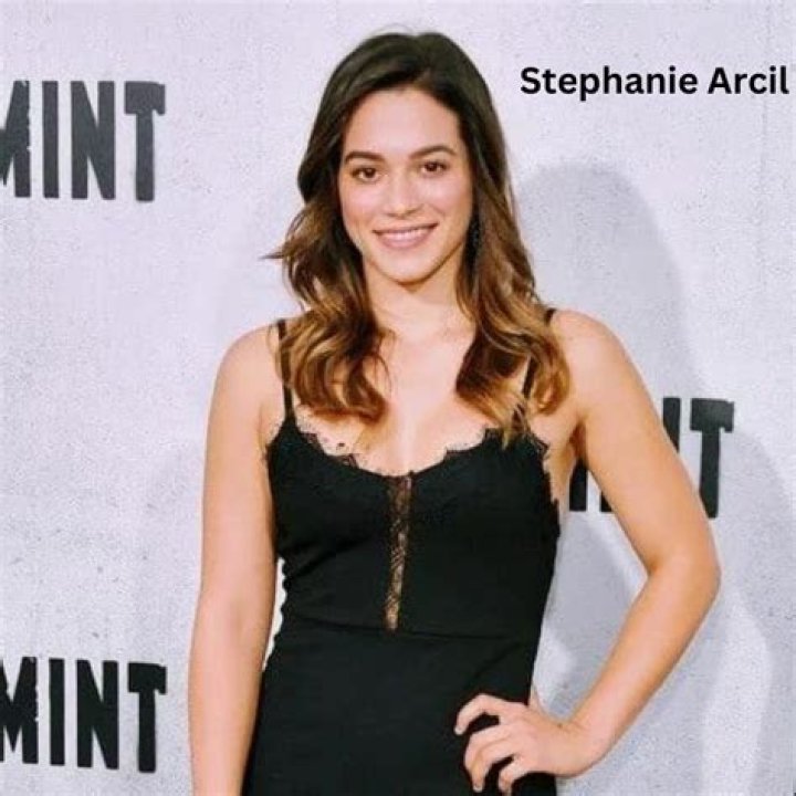 Stephanie Arcila Age, Height, Wiki, Husband, Married, Net Worth