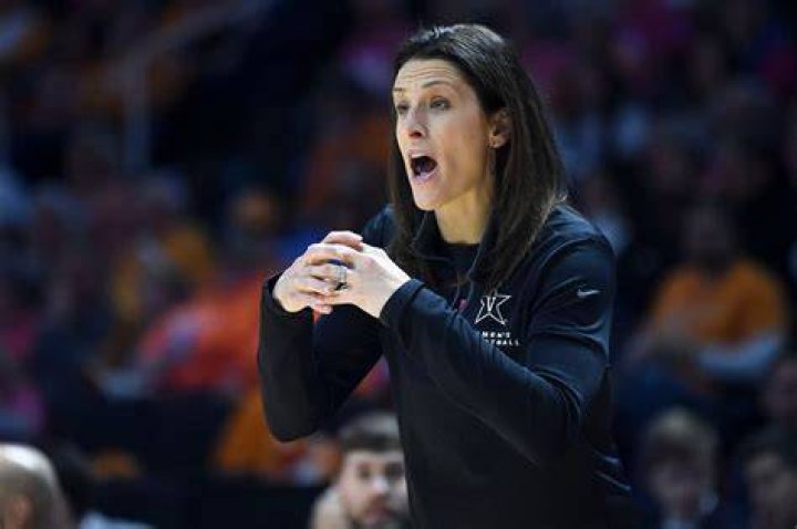 Stephanie White To Be Inducted To Indiana Basketball Hall Of Fame