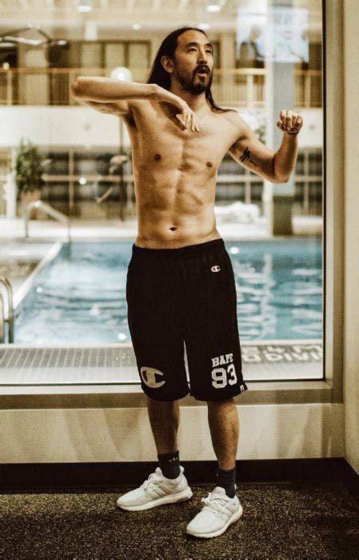 Steve Aoki Height, Weight, Age, Net Worth, Family, Bio, Salary