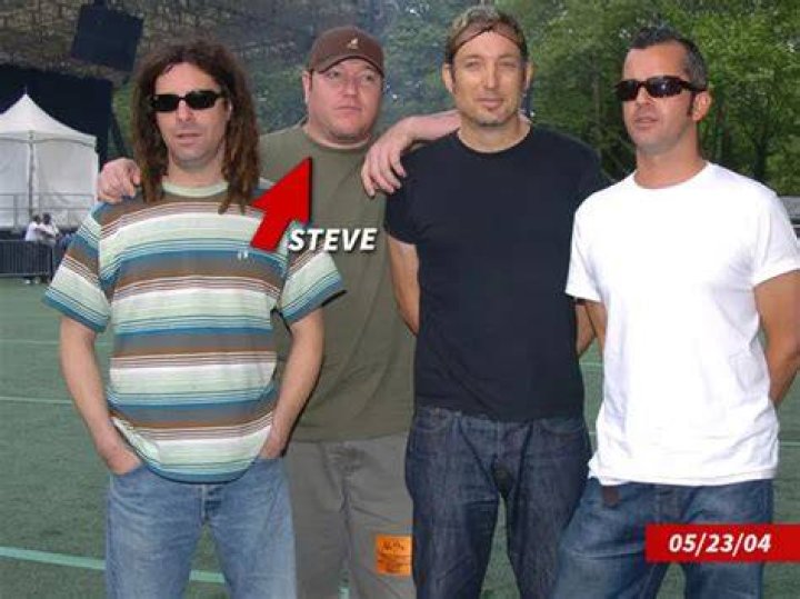 Steve Harwell with Smash Mouth band Steve Harwell with Smash Mouth band