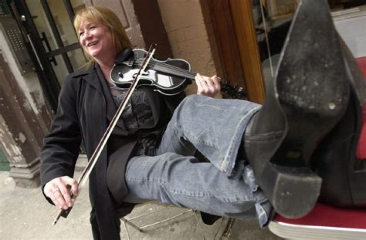 Stratford man paying settlement to Springsteen violinist