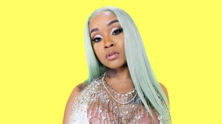 Stunna Girl Breaks Down The Meaning Of &ldquo;Runway&rdquo; Genius