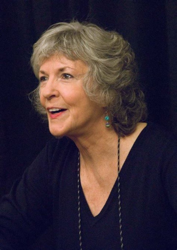 Sue Grafton Net Worth 2022 Age, Height, Weight, Husband, Kids, Bio