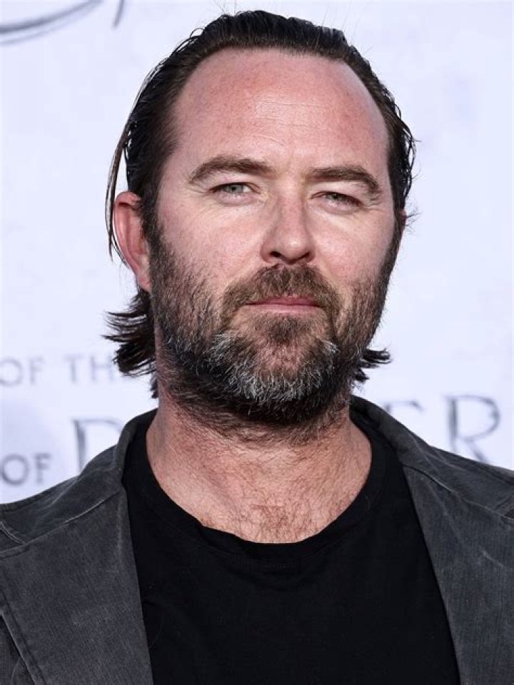 Sullivan Stapleton