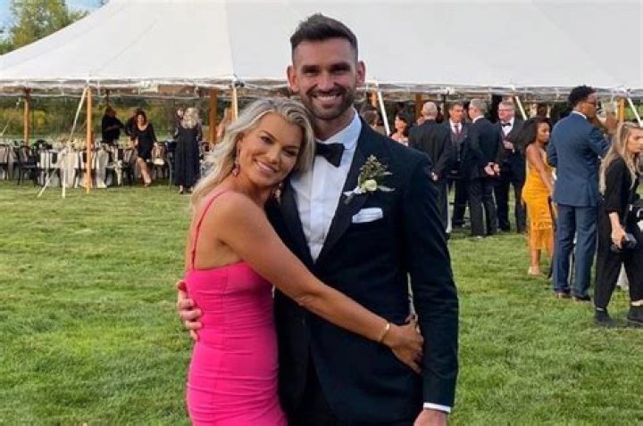Summer House Stars Lindsay Hubbard and Carl Radke Are Engaged! See