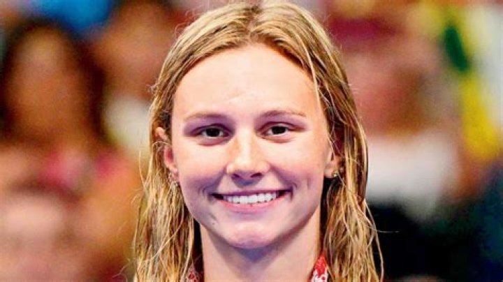 Summer McIntosh Crushes 429.12 400 IM, ThirdFastest Ever