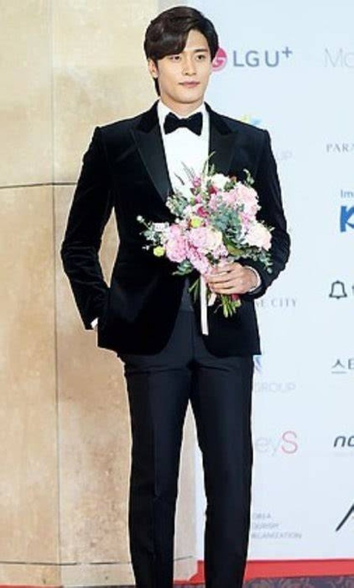 Sung Hoon Height, Weight, Age, Girlfriends, Biography, Family, Facts ·