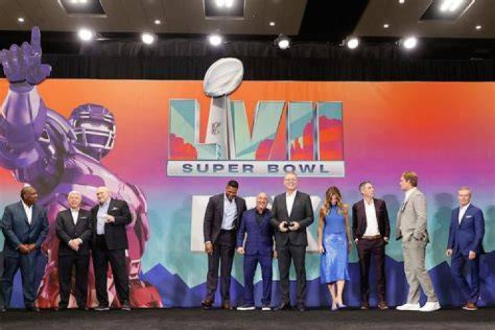 Super Bowl announcers 2022 When did Cris Collinsworth play for the