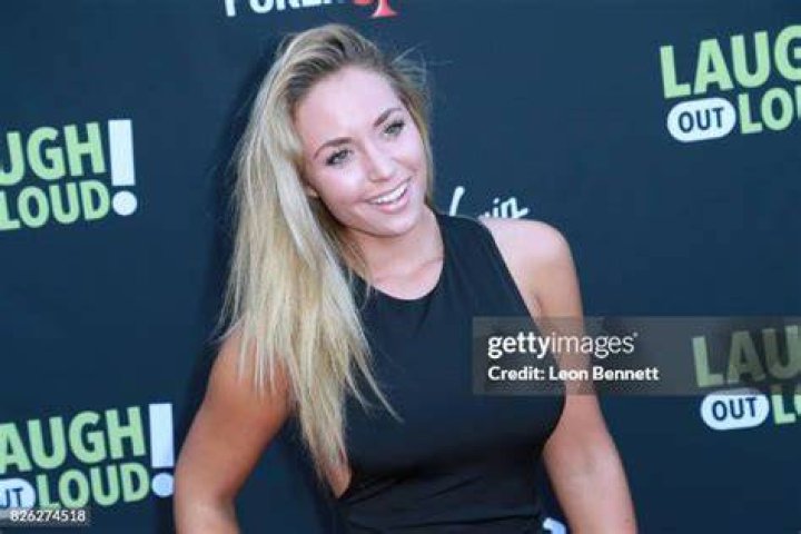 Sydney Maler Laugh Out Loud Launch Party 08 GotCeleb