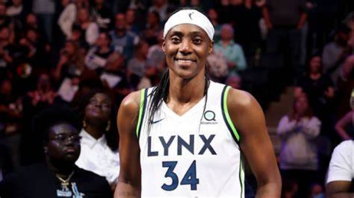 Sylvia Fowles Biography WNBA player, Salary, Net worth, Married
