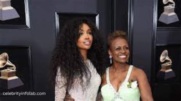 SZA Height, Weight, Net Worth, Age, Birthday, Wikipedia, Who