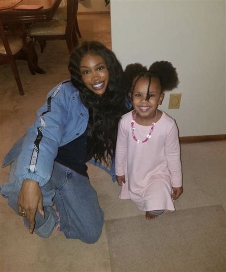 SZA Supporter Black Girl Art, Art Girl, Solana Rowe, Oscar Red Carpet