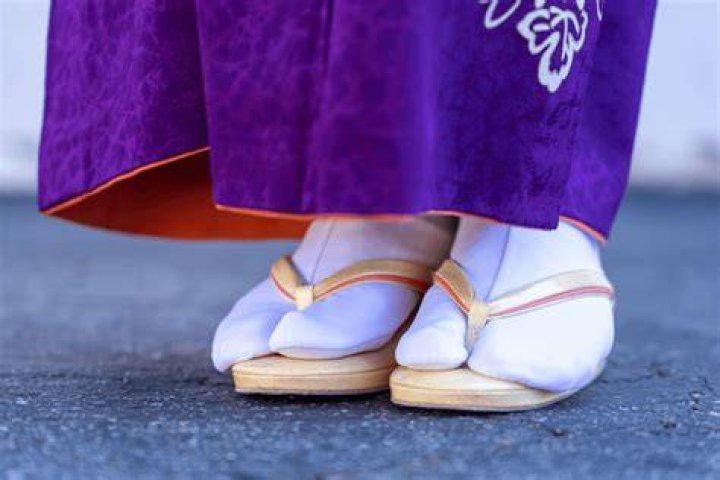Tabi Exploring the Unique SplitToe Shoes of Japan and More! Sakuraco