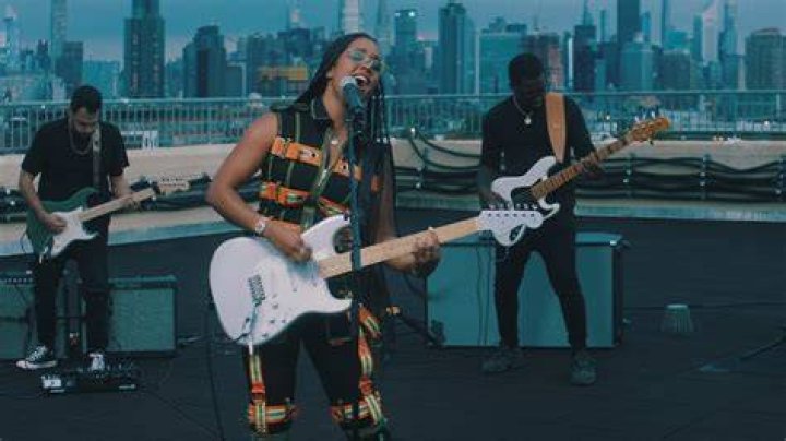 Tate McRae Teases Her 2020 MTV VMAs PreShow Performance & More E