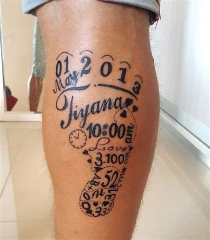 Tatuajes con fechas de nacimiento en 4 diferentes formatos