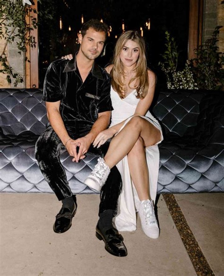 Taylor Lautner and Taylor Dome Wedding All About Her Two Dresses