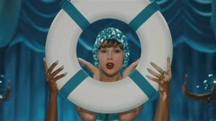 Taylor Swift Is Designing a Clothing Line, Sold in China on