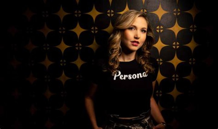 Taylor Tomlinson quells an identity crisis with a return to the stand