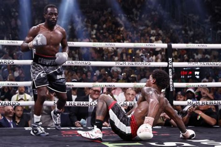 Terence Crawford dominates Kell Brook to keep welterweight title