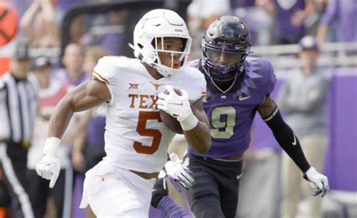 Texas RB Bijan Robinson carrying on after rare mistake