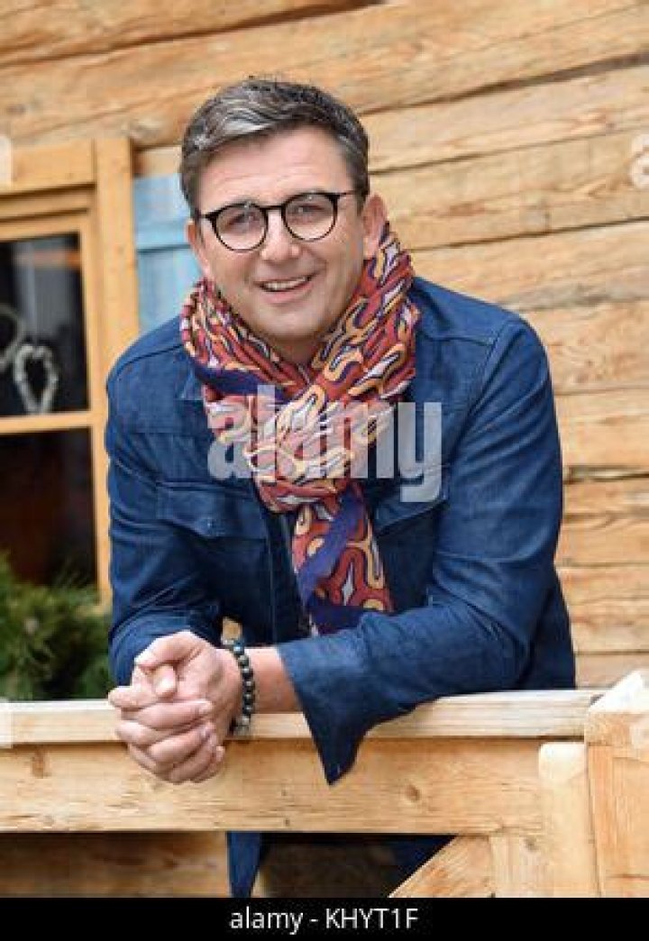 The actor Hans Sigl smiles during the press tour 'Zehn Jahre und 100