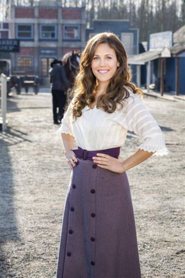 The Hottest Erin Krakow Photos Around The Net 12thBlog