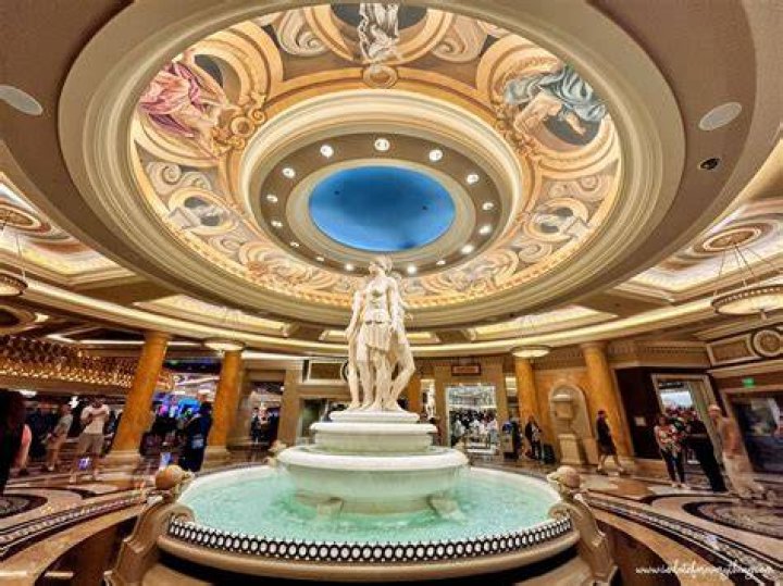 The Piazza Lobby Lounge Caesars Palace Dubai