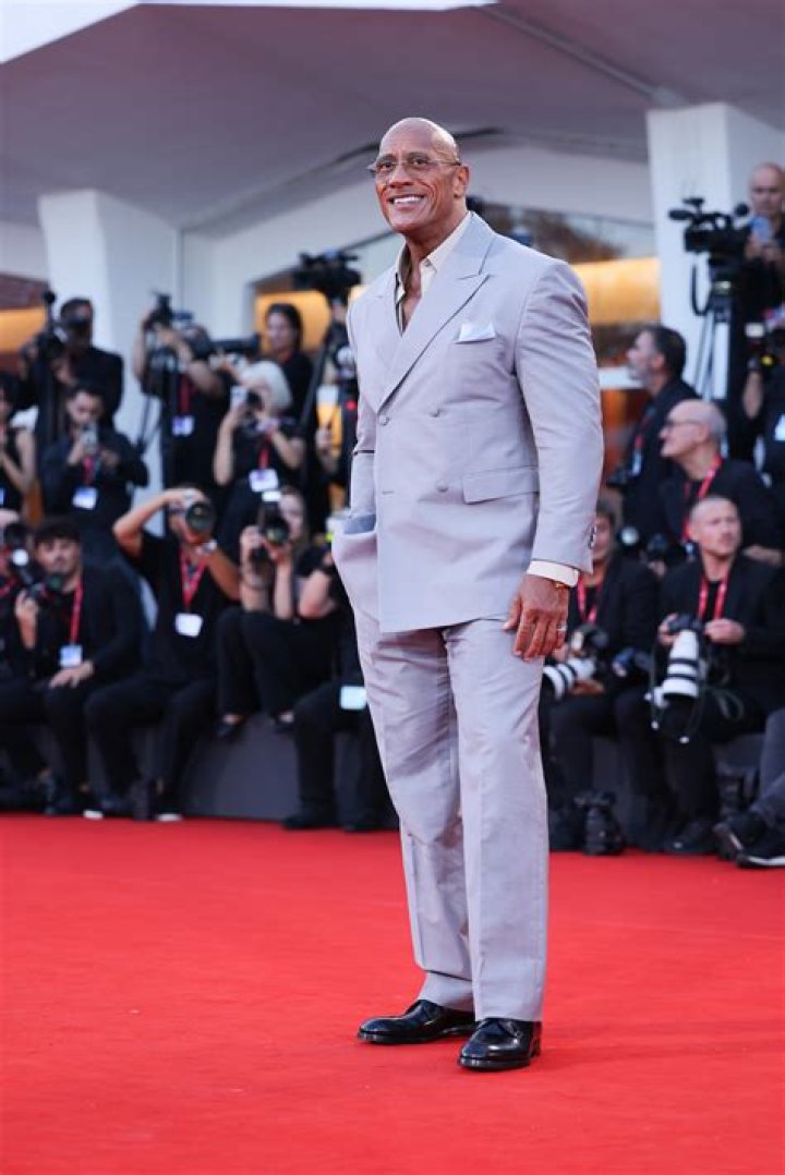 The Rock's stunt double is also his reallife cousin (Tanoai Reed) pics