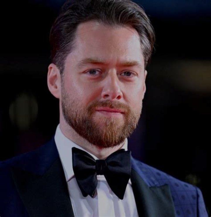 The Scottish actor Richard Rankin net worth, wife and family
