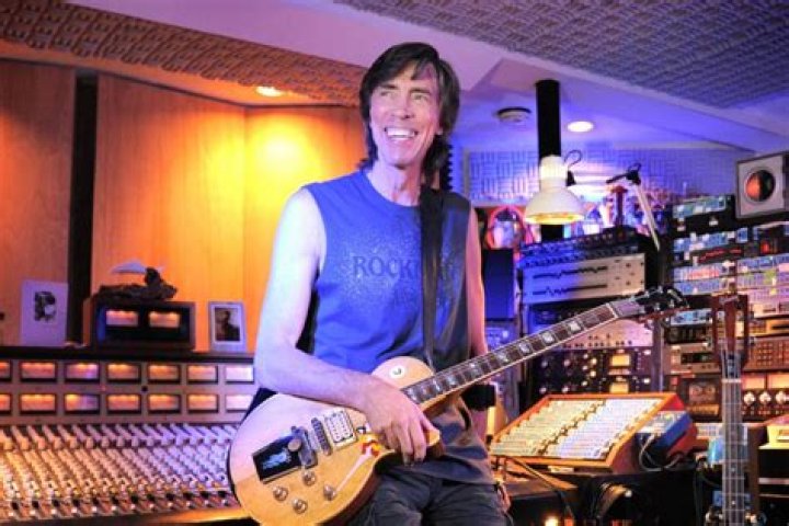 The Story Of Tom Scholz And The Fortune He Earned From Boston&rsquo;s Self