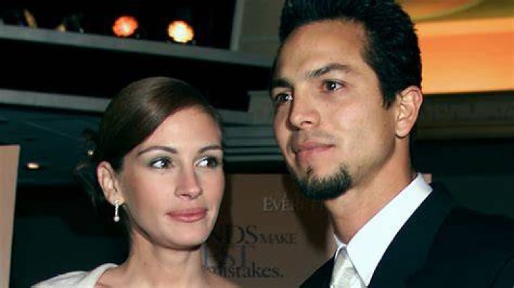 The Truth About Benjamin Bratt And Julia Roberts' Relationship