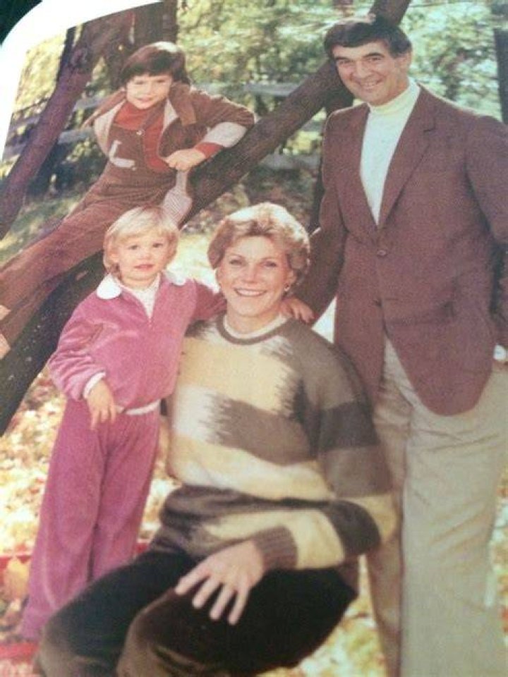 The whole family 1982 Country music singers, Country music, Pop bands