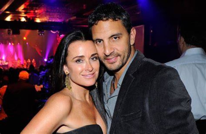 The worth of Sharon Umansky Benton, Mauricio Umansky's sister
