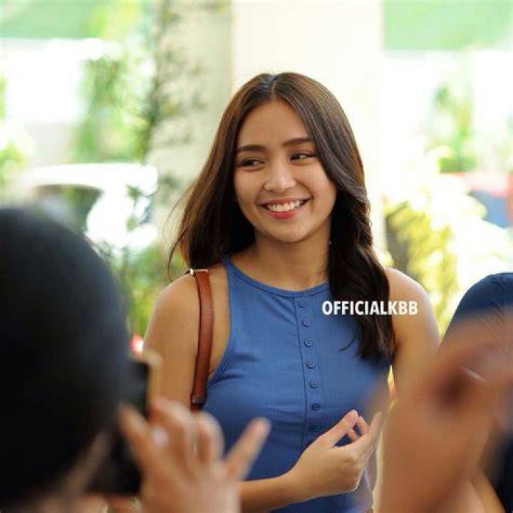 This is the pretty Kathryn Bernardo dressed in a yellow blouse, light