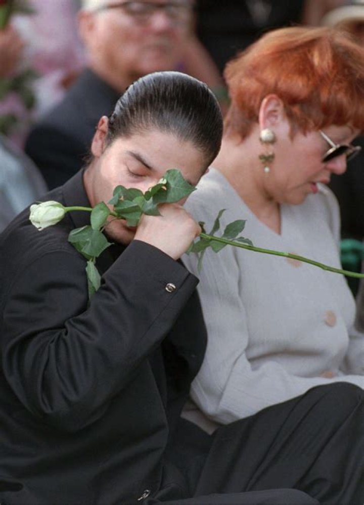 Thousands of San Antonio fans mourning Selena