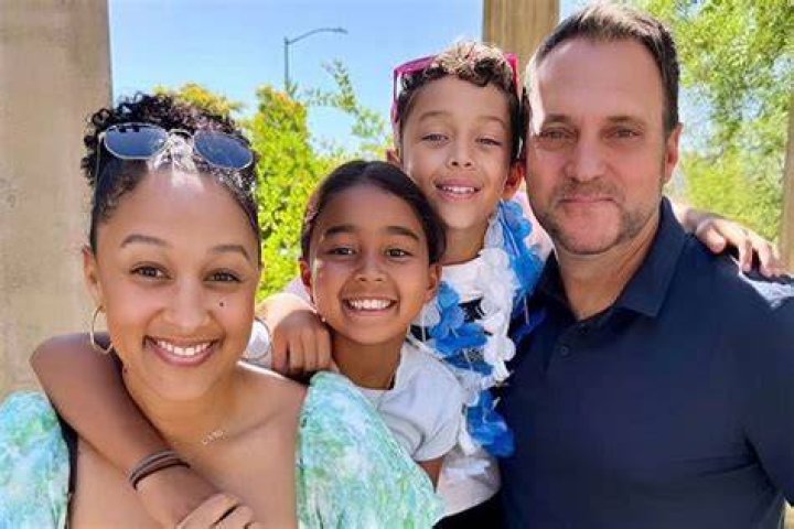 Tia and Tamera Mowrys Fathers Life Story ·