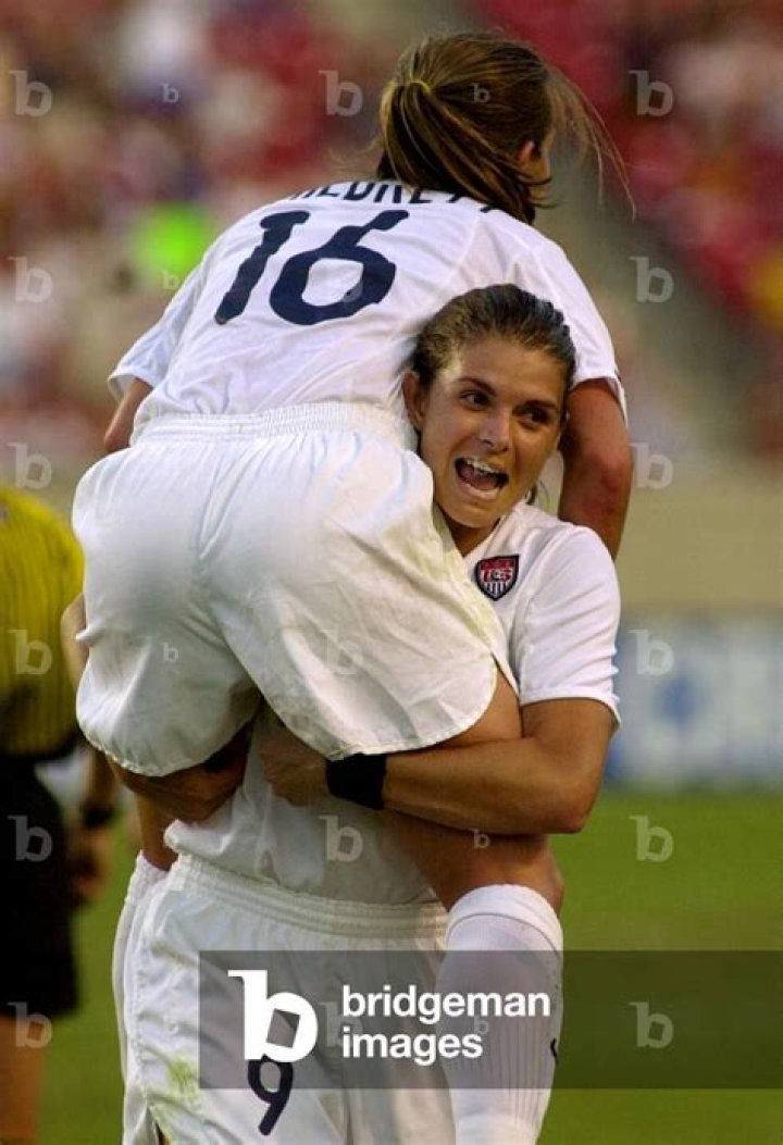 Tiffeny Milbrett and Christine Sinclair All star, Sinclair, Making faces