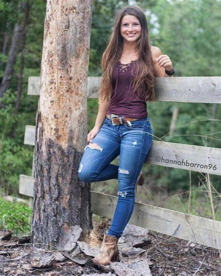 TikTok Star Hannah Barron wiki Biography Net Worth images LabuWiki