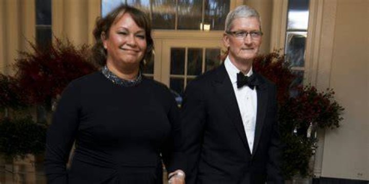 Tim Cook and Lisa Jackson attend President Trump's first state dinner