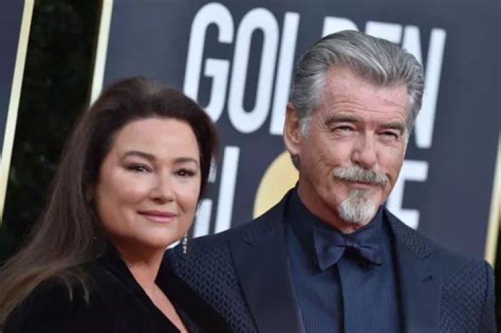 tip rochie Identitate pierce brosnan cassandra harris contaminate