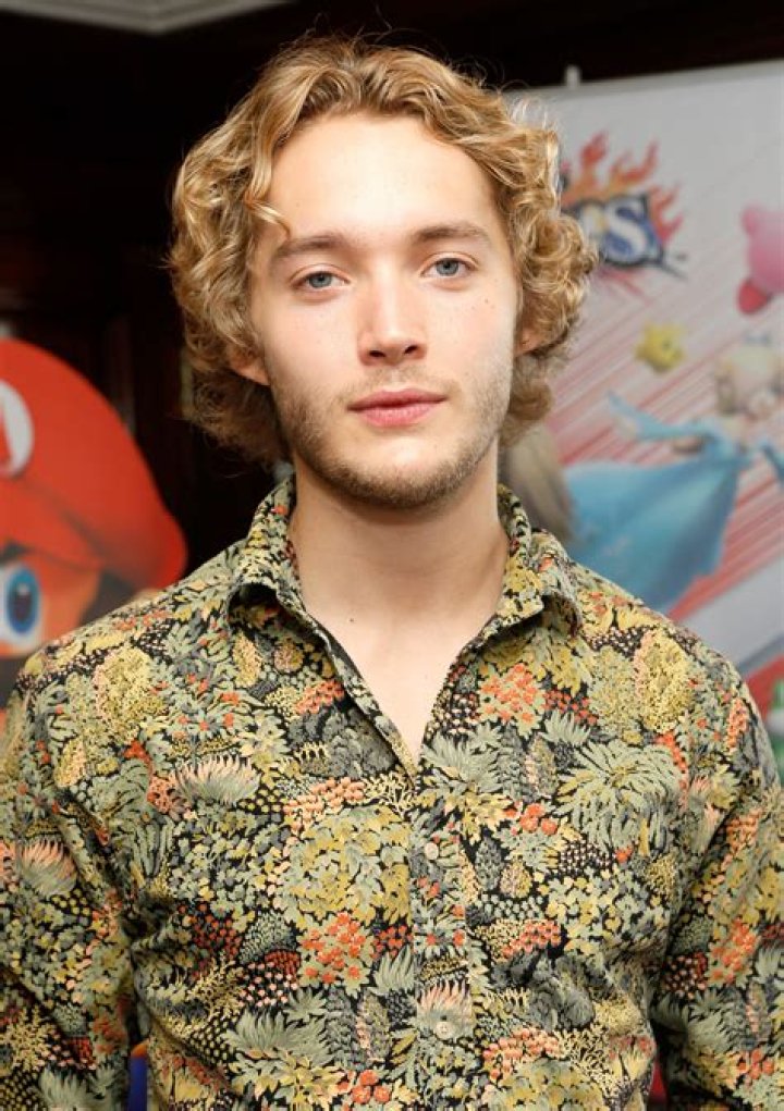 Toby Regbo Age, Weight, Height, Measurements