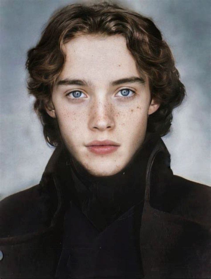 Toby Regbo Wiki Young, Photos, Ethnicity & Gay or Straight