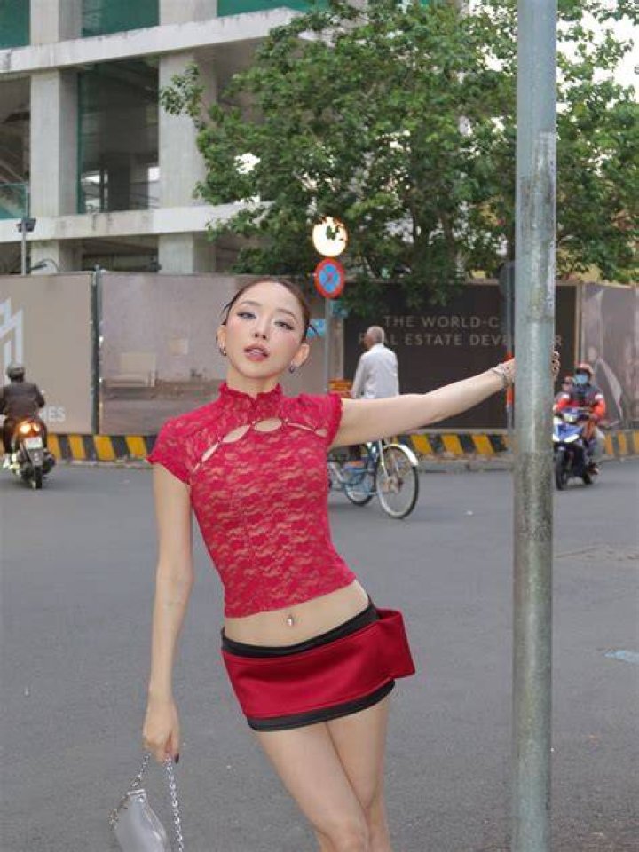 Toc Tien, 34 Sexy body, once &lsquo;scolded&rsquo; by husband for wearing it