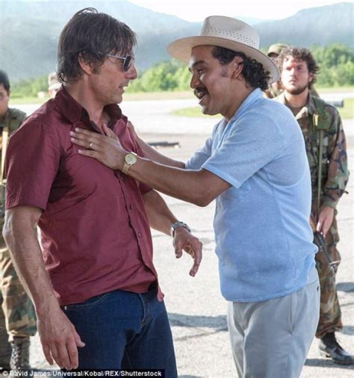 Tom Cruise plays legendary CIA drug informant in new movie Daily Mail