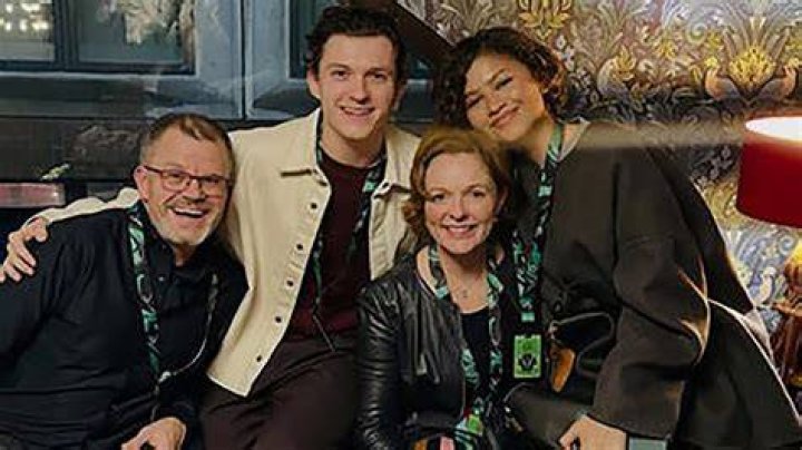 Tom Holland Family Pin by 𝘣𝘳𝘦𝘢𝘯𝘯𝘢 𝘳𝘰𝘴𝘦 ッ on tom holland in 2020 (With