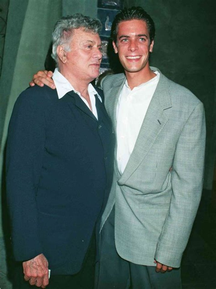 Tony Curtis y sus hijos Nicholas y Benjam&iacute;n 1985 Cr&eacute;dito Ralph