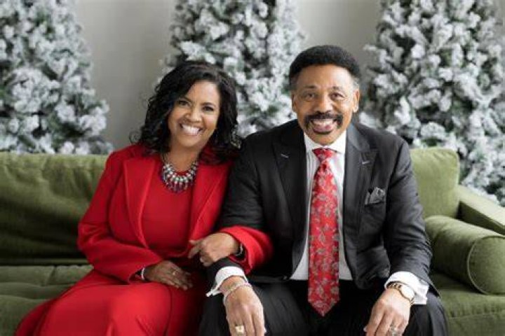 Tony Evans Marries Carla Crummie in Private Wedding (Video)